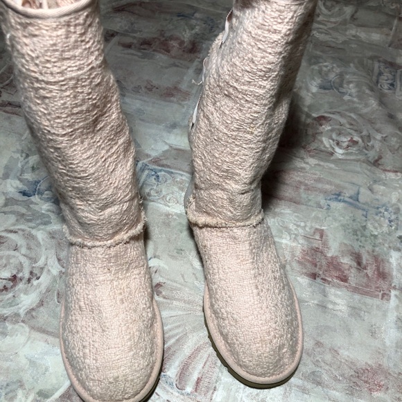 Ugg Heirloom Lace Up Pink Boots - Picture 3 of 9